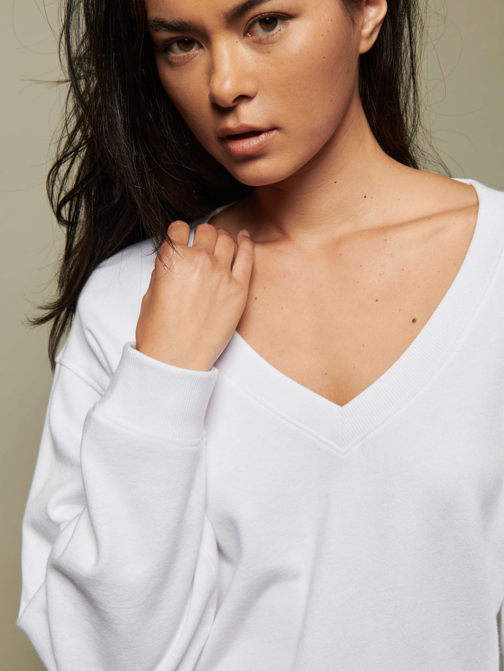Varsity V-Neck Off-Shoulder Sweatshirt – White